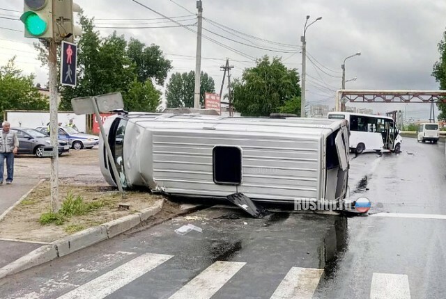 В Тольятти при столкновении двух маршруток пострадали 7 человек 