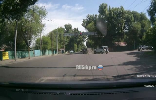 Столкновение на перекрестке в Алматы