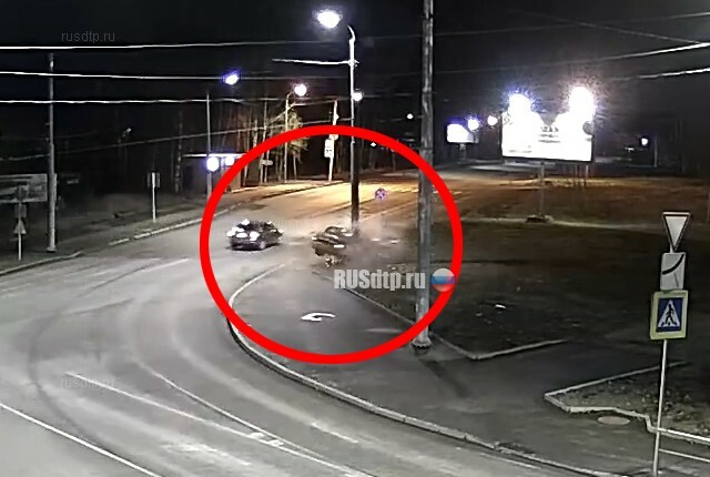 В Петрозаводске пьяный водитель на «Опеле» врезался в столб