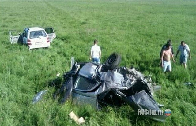 Тойота врезалась в автобус с детьми 