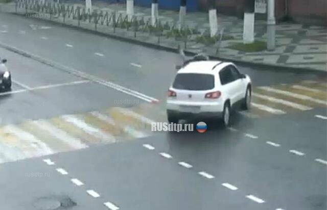Volkswagen Tiguan сбил пешехода в Краснодаре