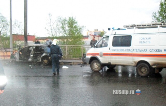 Автомобиль сгорел вместе с водителем и пассажиром