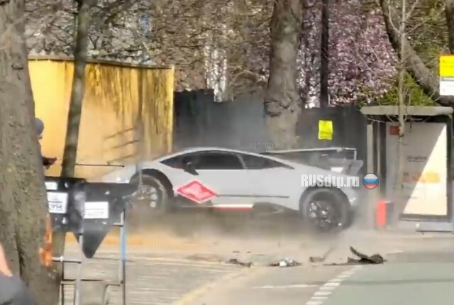 Lamborghini Huracan Performante разбили о дерево. ВИДЕО 