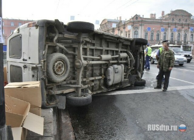 Авария на Невском проспекте в Петербурге 