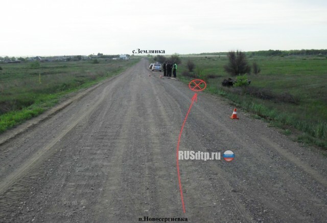 ВАЗ-2104 перевернулся в Оренбургской области. Двое погибли 