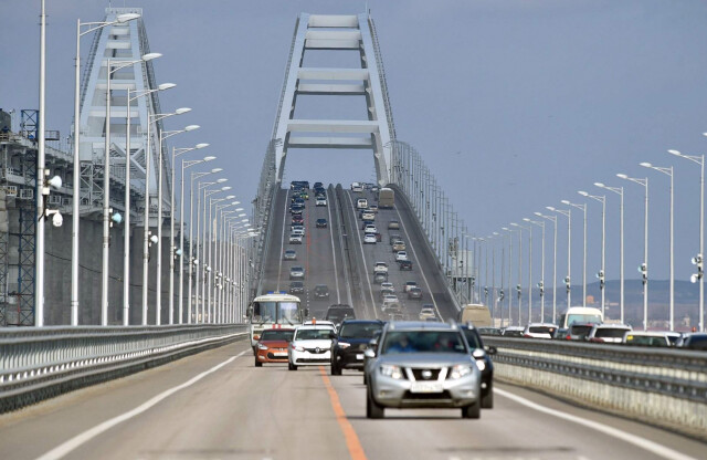 Автомобильное движение на Крымском мосту полностью открыто 