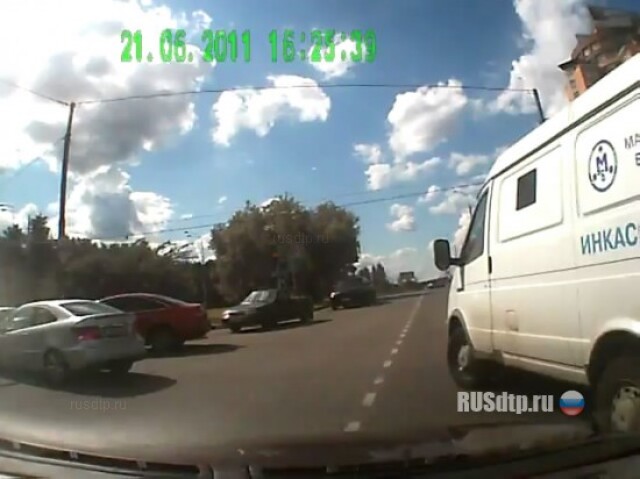 Авария на перекрестке 