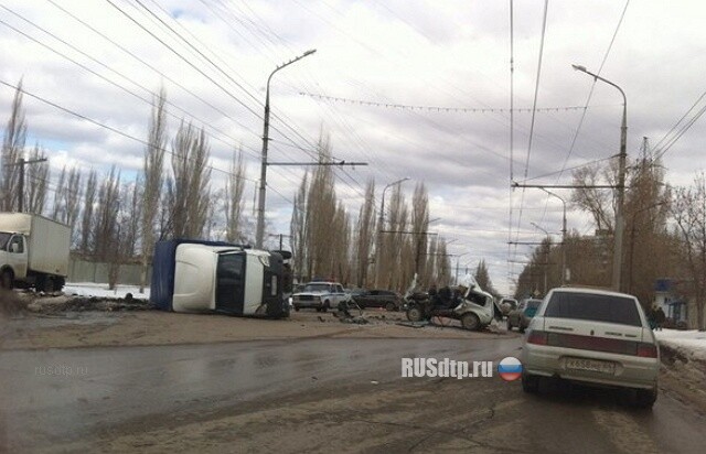 В Саратове столкнулись Нива и Газель 