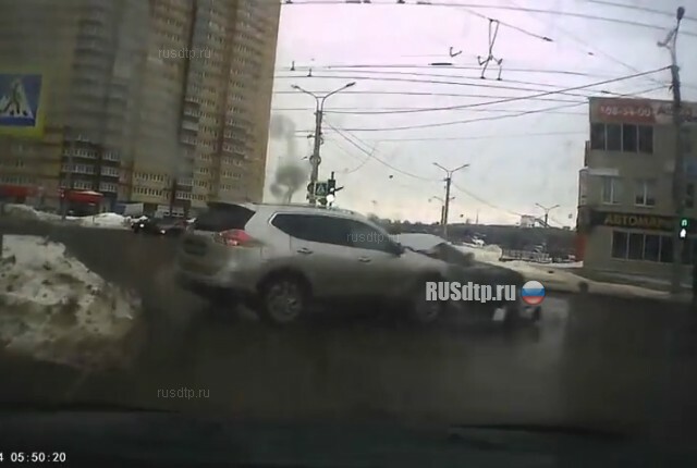 Момент ДТП на улице Ленинского Комсомола в Чебоксарах