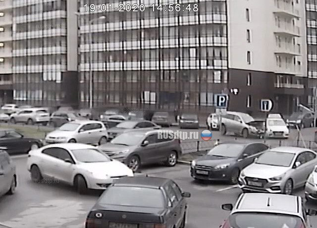 Такси выезжало с прилегающей (с) 