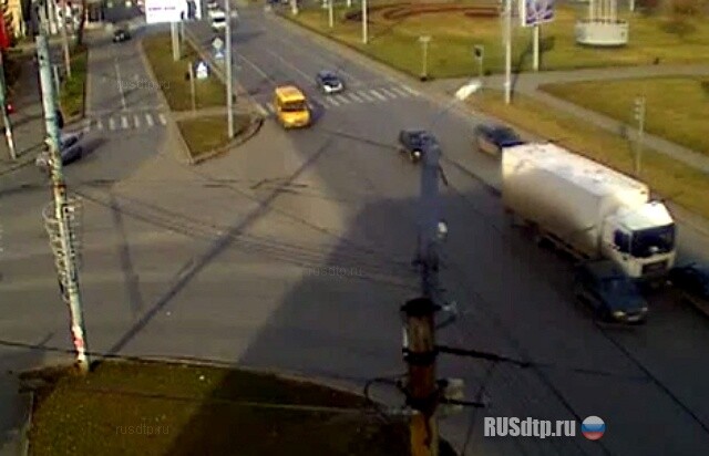 Вот такие тормоза на Свердловского-Труда 