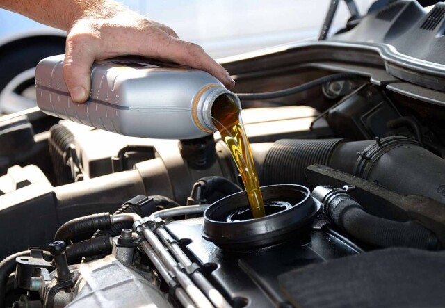 Когда лучше всего менять масло в двигателе? 