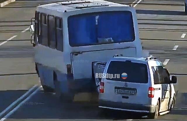 Автомобиль столкнулся с автобусом в Днепродзержинске