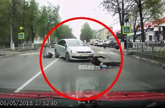 В Обнинске автомобиль сбил парня с девушкой. ВИДЕО 