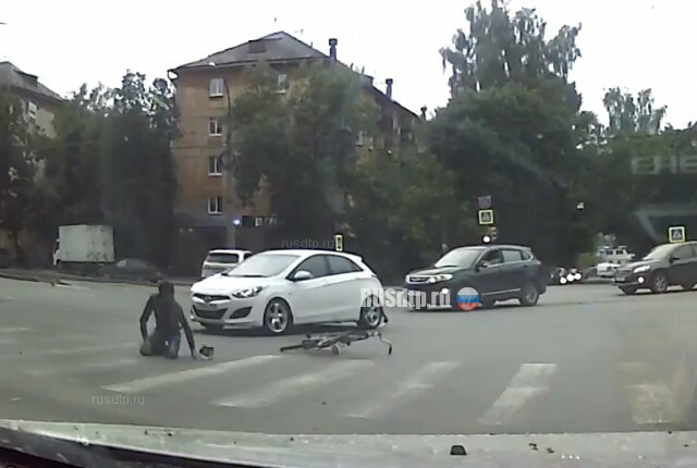Велосипедист столкнулся с автомобилем