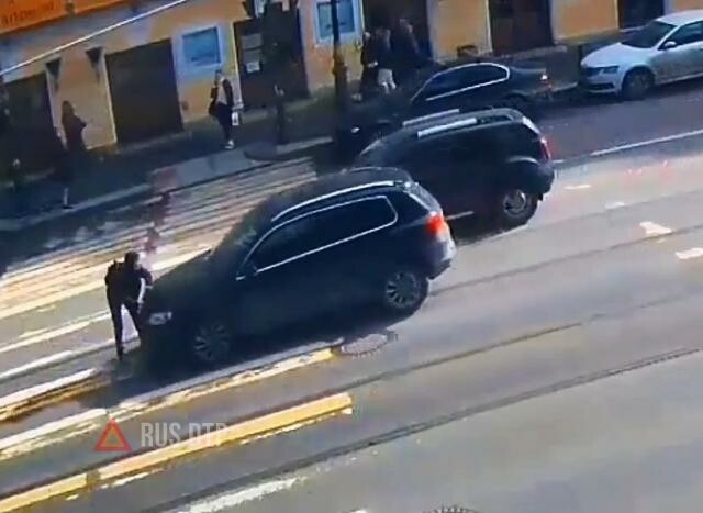 Автомобиль сбил пешехода на Владимирском проспекте в Санкт-Петербурге