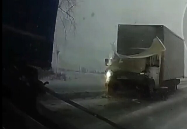 Два грузовика столкнулись на трассе Пермь — Екатеринбург