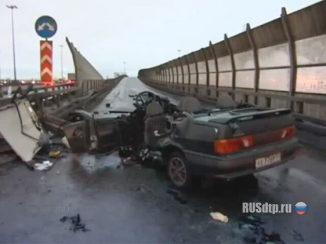 Двое погибли на КАД в Петербурге 