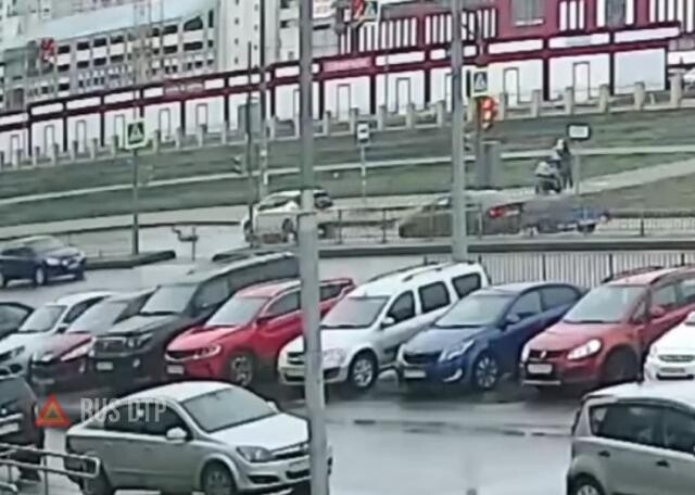 В Липецке автомобиль сбил бабушку с внучкой