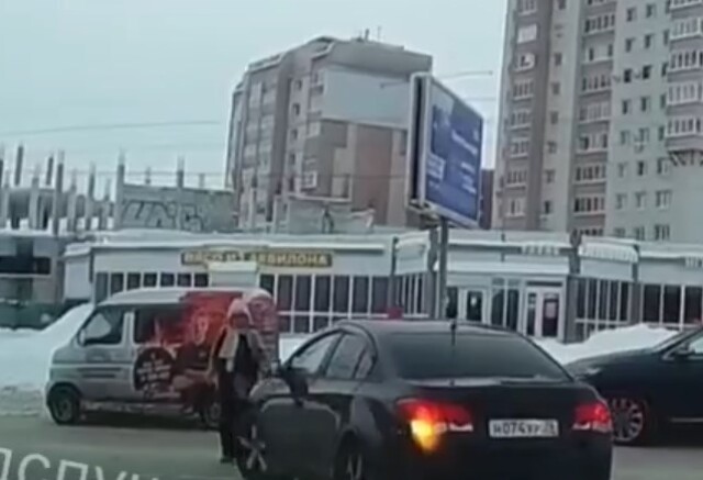 В Ярославле автомобиль сбил переходившую дорогу пожилую женщину