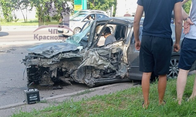 В Красноярске пьяная женщина на Suzuki выехала на встречную полосу и врезалась в «Мазду» 