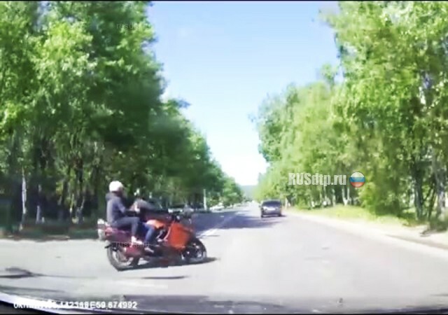 Мотоциклист скрылся с места ДТП в Златоусте. ВИДЕО 