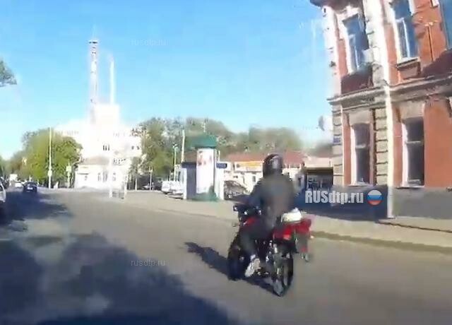 Мотоциклист без прав столкнулся с ВАЗ-2115 в Новочеркасске 