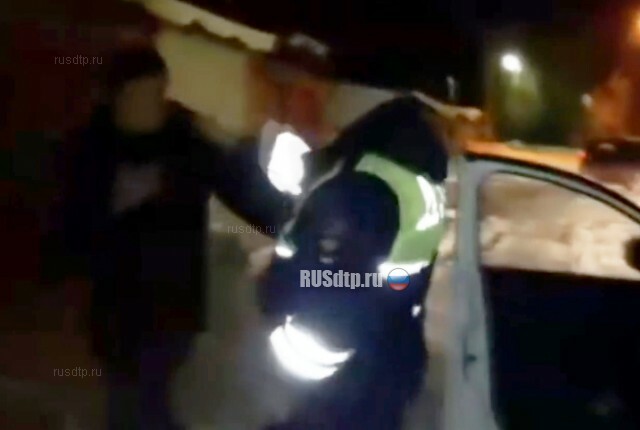 Очевидец:  \»Самарский инспектор сбил пешехода и забрызгал лицо пострадавшего газом…\»