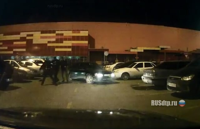 Драка на парковке 