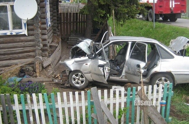Два человека убились о дом в Тюменской области 