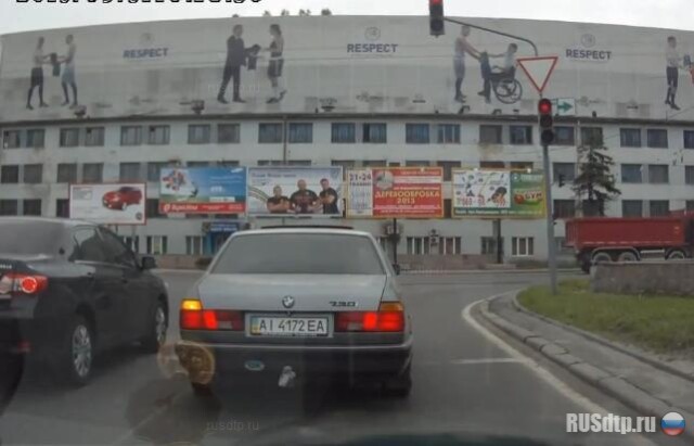 На перекрестке БМВ-шечки 