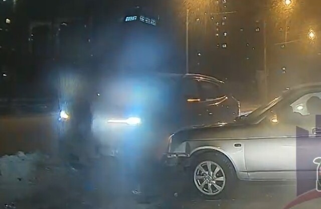 В Красноярске водитель «Лады» пытался скрыться от сотрудников ДПС и столкнулся с другим автомобилем