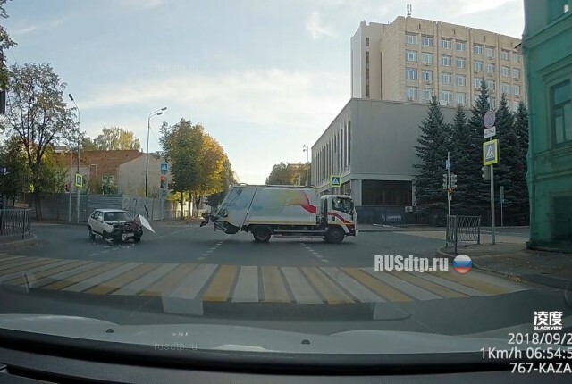 ДТП с мусоровозом в Казани
