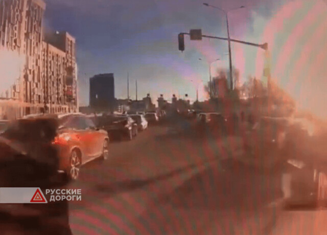 В Екатеринбурге водитель «Газели» проехал на красный и сбил женщину