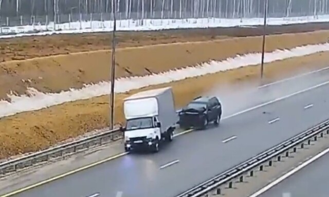 Внедорожник столкнулся с «Газелью» на трассе М-12