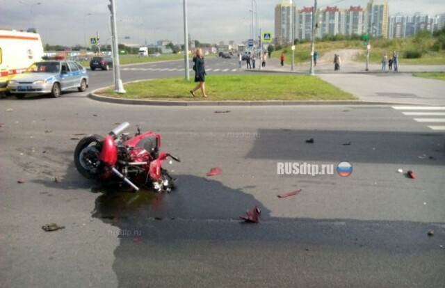 На проспекте Королёва в Петербурге погиб 28-летний байкер 