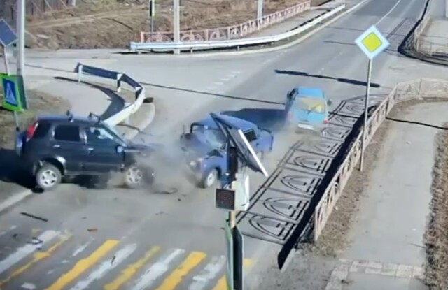 В Иркутской области водитель кроссовера пошел на таран встречного автомобиля