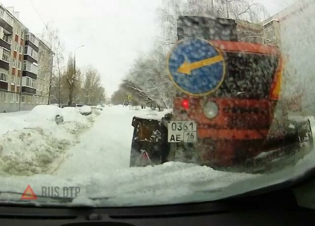 ДТП с грейдером в Казани 
