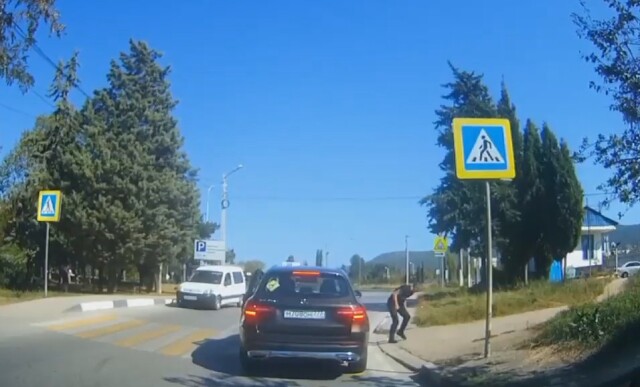 В Балаклаве водитель легкового автомобиля сбил пешехода 