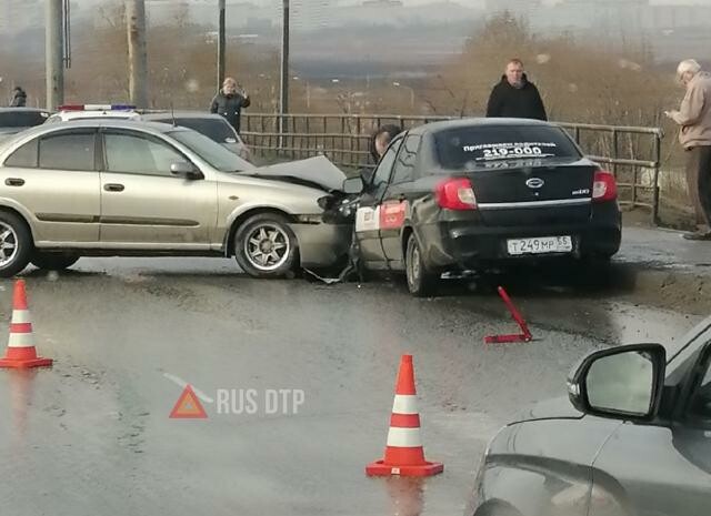 ДТП на мосту у Телецентра в Омске 