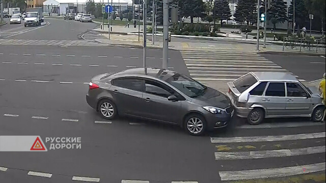 В Волгограде женщина попала под колеса автомобиля