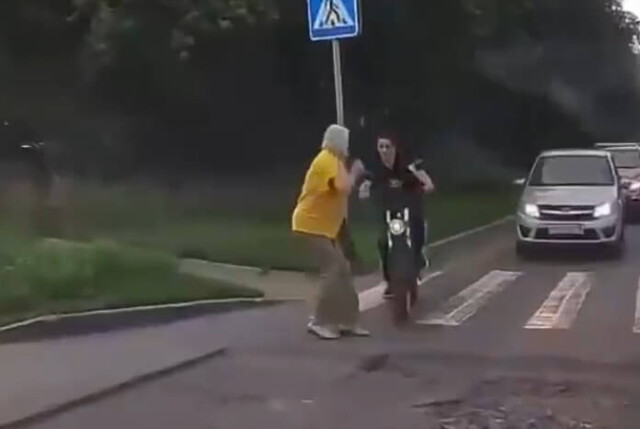 В Удмуртии пьяный водитель электровелосипеда сбил женщину на пешеходном переходе 
