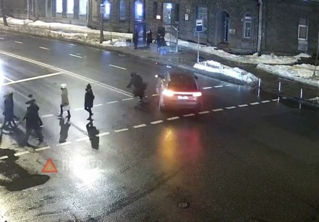 Audi сбил женщину на пешеходном переходе