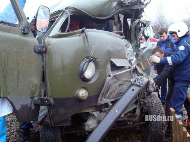 В Котласе УАЗ попал под бензовоз 