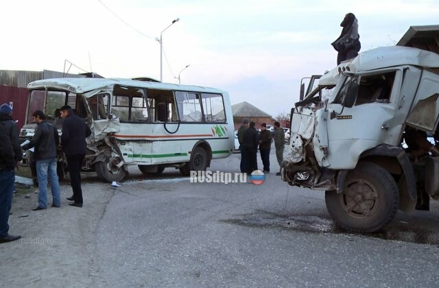 6 человек пострадали в ДТП с участием автобуса и КАМАЗа в Чечне 