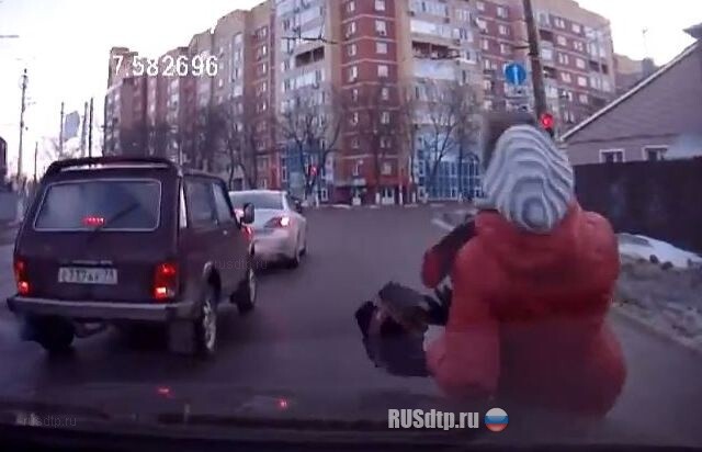 Прокатилась на капоте и сбежала 