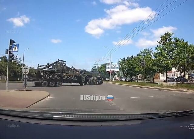 В Гродно военные уронили бульдозер
