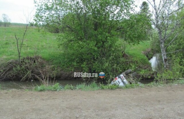 Два человека погибли в перевернувшемся автомобиле в Чусовском районе