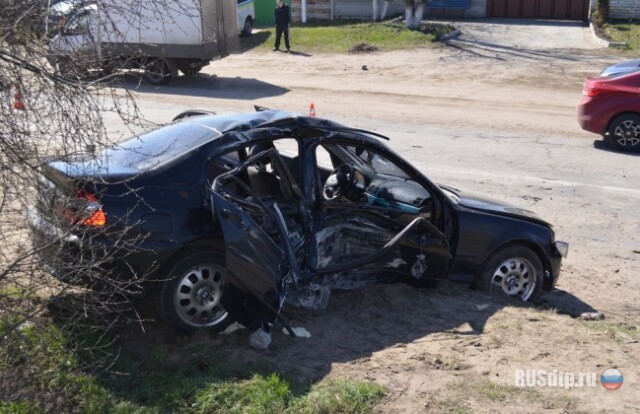 Врезался в электроопору и погиб 