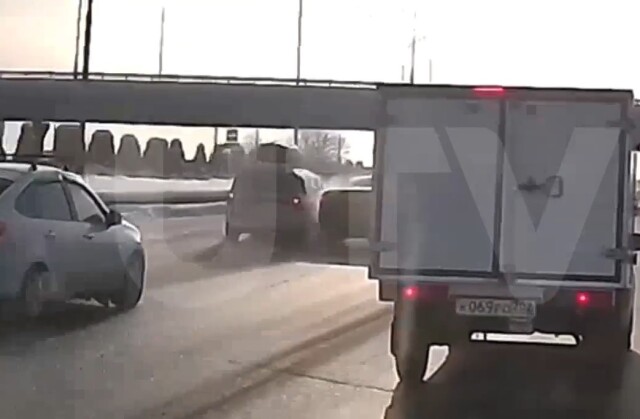 «Резко перестроился в левый ряд»: «Лада Веста» и «Лада Ларгус» столкнулись в Уфе